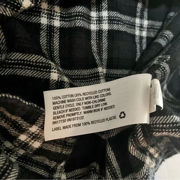 Universal Thread, Black and White Relaxed Fit Flannel Size Small - Picture 4 of 5